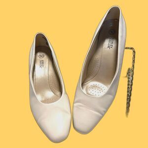 Ashley Taylor 18201 Women's 10 Heels White Pumps Vintage 90's Y2K Work Wedding